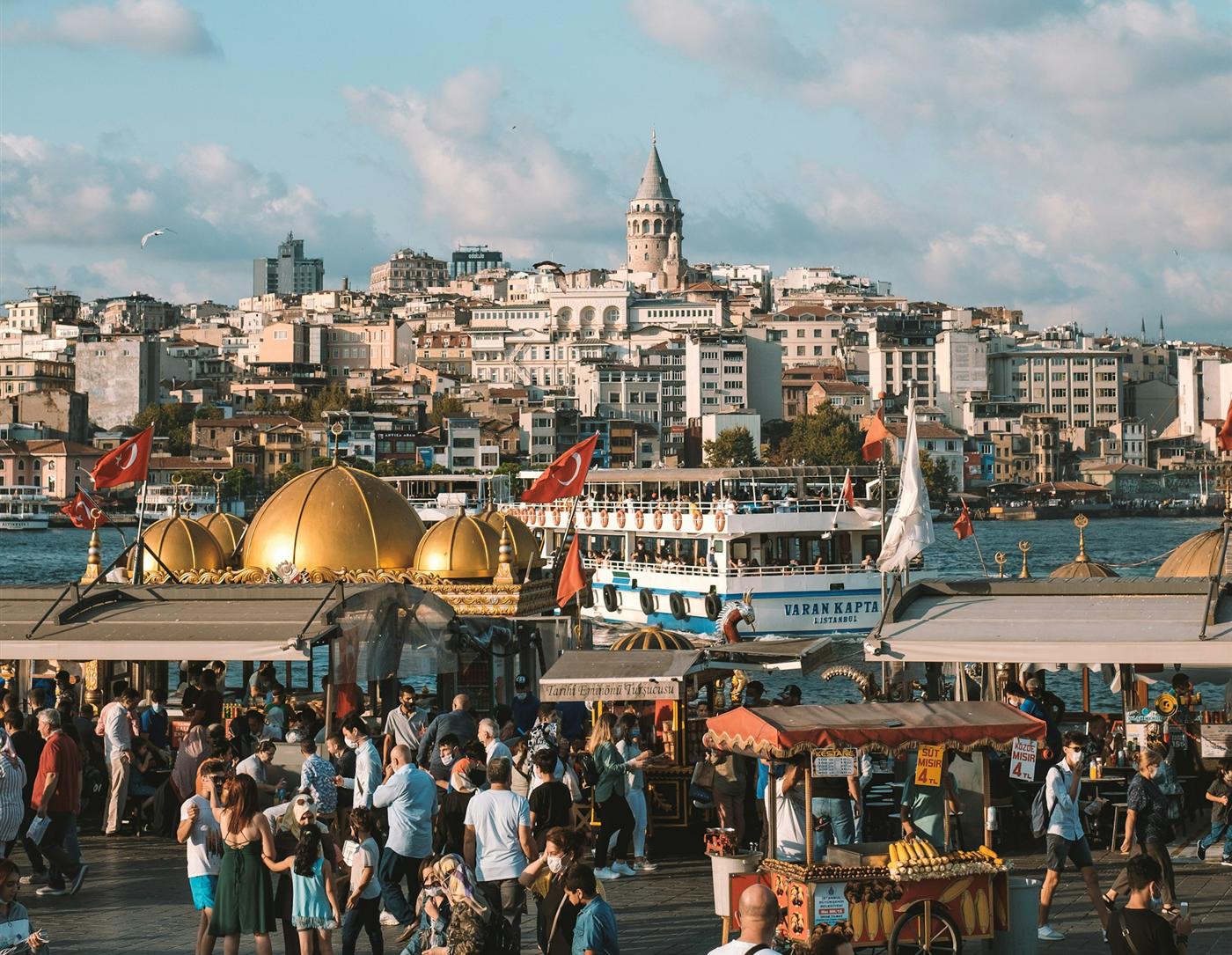 Eminönü'nden Galata Kulesi ve Haliç manzarası